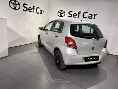 Toyota Yaris Yaris 1.0  5 Porte Argento usata Milano