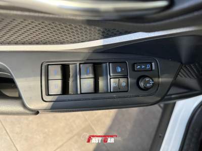 Toyota C-HR 1.8H (122CV) E-CVT Bianco usata Cesena