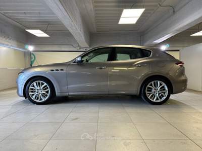Maserati Levante 2.0 330cv 48v MHEV Executive Q4 auto Grigio usata Milano