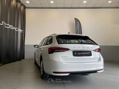 Skoda Octavia 2.0 TDI 110KW EXECUTIVE DSG Bianco usata Leini