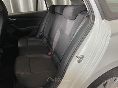Skoda Octavia 2.0 TDI 110KW EXECUTIVE DSG Bianco usata Leini