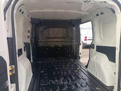 Fiat Doblò 1.3 Mjt 95cv S&S LOUNGE Bianco usata Villaga