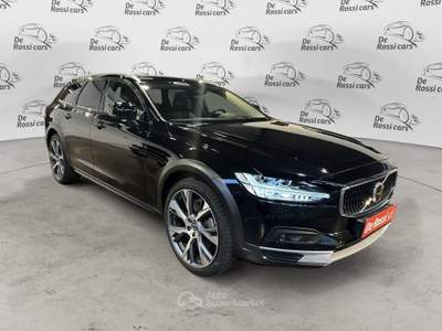 Volvo V90 Cross Country B5 (d) AWD automatico Ultimate Nero usata Vedelago