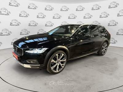 Volvo V90 Cross Country B5 (d) AWD automatico Ultimate Nero usata Vedelago