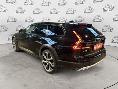 Volvo V90 Cross Country B5 (d) AWD automatico Ultimate Nero usata Vedelago