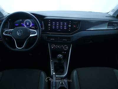 Volkswagen Polo 1.0 TSI 95cv Life Fari anteriori LED/Park Pilot/Digital Cockpit da 8"/Cerchi in lega "Essex" 5,5 J x 15" Grigio usata Feltre