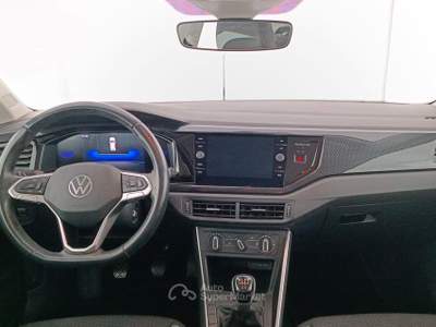 Volkswagen Polo 1.0 TSI 95cv Life Fari anteriori LED/Park Pilot/Digital Cockpit da 8"/Cerchi in lega "Essex" 5,5 J x 15" Grigio usata Feltre