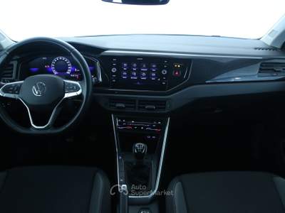Volkswagen Polo 1.0 TSI Life Fari anteriori LED/Tech Pack/Park Pilot /Videocamera per retromarcia "Rear View"/Cerchi in lega "Essex" 5,5 J x 15" Blu/Azzurro usata Feltre
