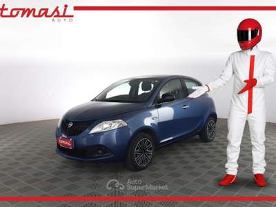 Lancia Ypsilon 1.0 FireFly 5 porte S&S Hybrid Silver Blu/Azzurro usata Verona