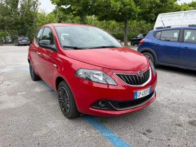 Lancia Ypsilon 1.0 FireFly 5 porte S&S Hybrid Gold Plus Rosso usata Senigallia
