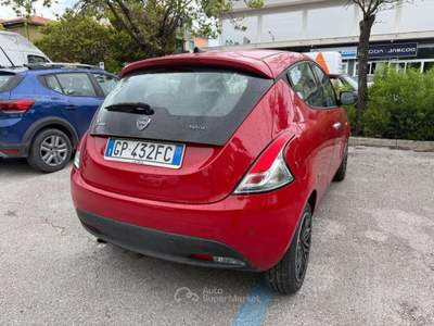 Lancia Ypsilon 1.0 FireFly 5 porte S&S Hybrid Gold Plus Rosso usata Senigallia