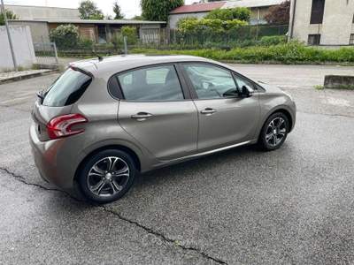 Peugeot 208 1.2 VTi 82 CV 5 porte Active OK NEOPATENTATI Bronzo usata Rosà