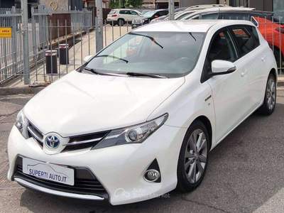 Toyota Auris Auris 5p 1.8h Lounge tagliandi ufficiali condizioni eccellenti Bianco usata Dello