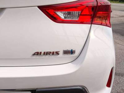 Toyota Auris Auris 5p 1.8h Lounge tagliandi ufficiali condizioni eccellenti Bianco usata Dello