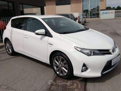 Toyota Auris Auris 5p 1.8h Lounge tagliandi ufficiali condizioni eccellenti Bianco usata Dello