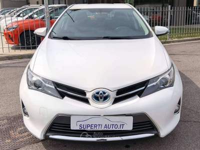 Toyota Auris Auris 5p 1.8h Lounge tagliandi ufficiali condizioni eccellenti Bianco usata Dello