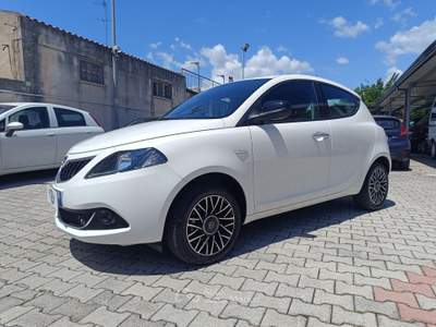 Lancia Ypsilon 5 porte S&S Hybrid Gold Bianco usata Pompei