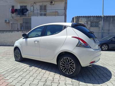 Lancia Ypsilon 5 porte S&S Hybrid Gold Bianco usata Pompei