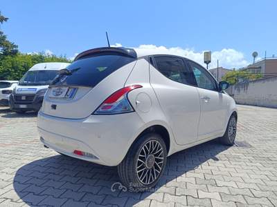 Lancia Ypsilon 5 porte S&S Hybrid Gold Bianco usata Pompei