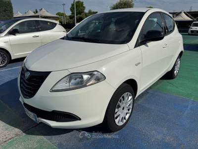 Lancia Ypsilon 85 CV 5 porte Metano Ecochic Gold Bianco usata Aquino