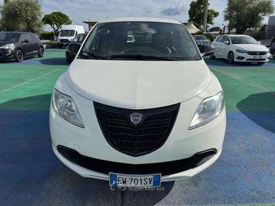 Lancia Ypsilon 85 CV 5 porte Metano Ecochic Gold Bianco usata Aquino