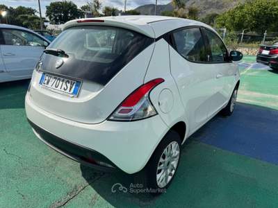 Lancia Ypsilon 85 CV 5 porte Metano Ecochic Gold Bianco usata Aquino