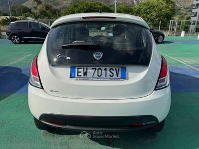 Lancia Ypsilon 85 CV 5 porte Metano Ecochic Gold Bianco usata Aquino