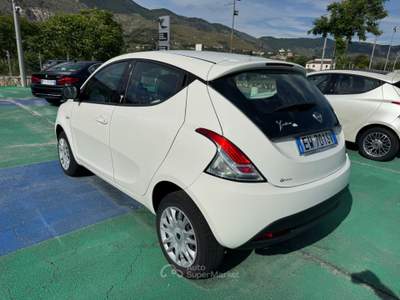 Lancia Ypsilon 85 CV 5 porte Metano Ecochic Gold Bianco usata Aquino
