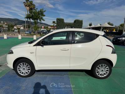 Lancia Ypsilon 85 CV 5 porte Metano Ecochic Gold Bianco usata Aquino