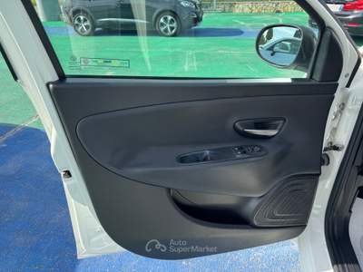 Lancia Ypsilon 85 CV 5 porte Metano Ecochic Gold Bianco usata Aquino