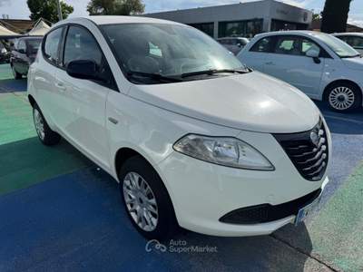 Lancia Ypsilon 85 CV 5 porte Metano Ecochic Gold Bianco usata Aquino