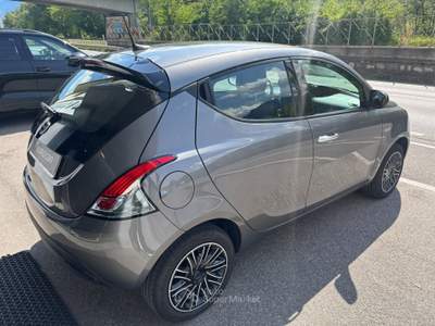 Lancia Ypsilon 1.0 firefly hybrid Oro s&amp;s 70cv Grigio usata Piancogno