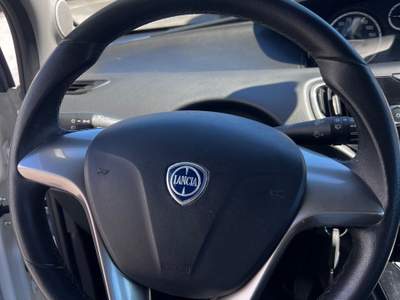 Lancia Ypsilon 5 porte Gold Bianco usata QUARTO