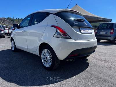 Lancia Ypsilon 5 porte Gold Bianco usata QUARTO