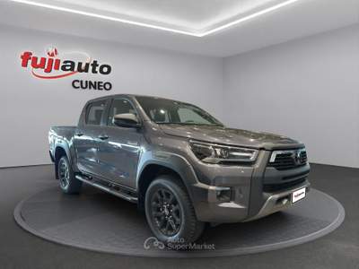 Toyota Hilux Double Cab Invincible 2.4D 150 CV 6 marce Automatico 4WD Grigio usata Cuneo