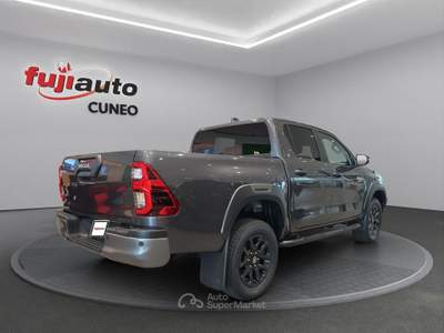 Toyota Hilux Double Cab Invincible 2.4D 150 CV 6 marce Automatico 4WD Grigio usata Cuneo