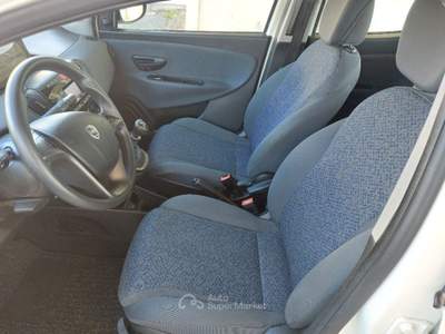 Lancia Ypsilon 1.0 FireFly 5 porte S&S Hybrid Ecochic Silver Bianco usata Tivoli