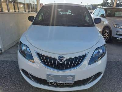 Lancia Ypsilon 1.0 FireFly 5 porte S&S Hybrid Ecochic Silver Bianco usata Tivoli