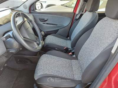 Lancia Ypsilon 1.0 FireFly 5 porte S&S Hybrid Ecochic Silver Rosso usata Tivoli