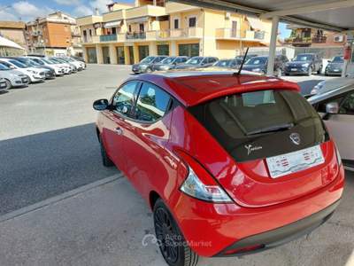Lancia Ypsilon 1.0 FireFly 5 porte S&S Hybrid Ecochic Silver Rosso usata Tivoli