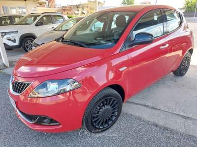 Lancia Ypsilon 1.0 FireFly 5 porte S&S Hybrid Ecochic Silver Rosso usata Tivoli