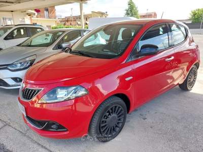 Lancia Ypsilon 1.0 FireFly 5 porte S&S Hybrid Ecochic Silver Rosso usata Tivoli