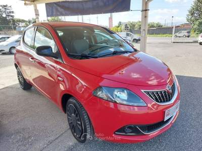 Lancia Ypsilon 1.0 FireFly 5 porte S&S Hybrid Ecochic Silver Rosso usata Tivoli