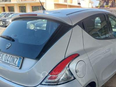 Lancia Ypsilon 1.2 69 CV 5 porte GPL Ecochic Gold Grigio usata Tivoli