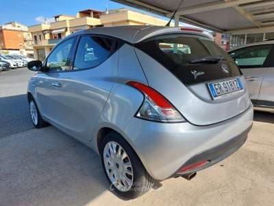 Lancia Ypsilon 1.3 MJT 16V 95 CV 5 porte S&S Gold Grigio usata Tivoli