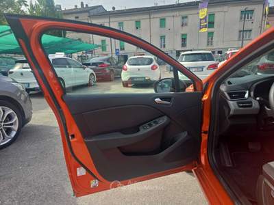 Renault Clio NON FUMATORE - AUTOMATICO - UNICO PRORPIETARIO - IBRIDO Arancione usata Brescia