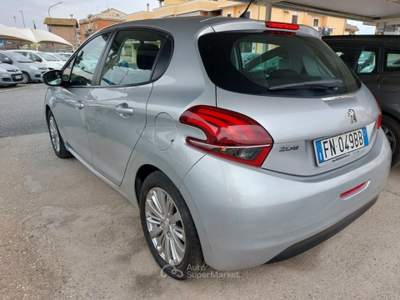 Peugeot 208 1.2  PureTech Allure 5 porte Neopatentati Grigio usata Tivoli