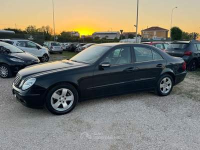 Mercedes-Benz Classe E E 200 CDI cat Avantgarde Blu/Azzurro usata Rimini