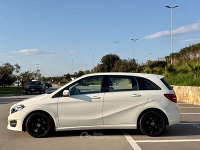 Mercedes-Benz Classe B SPORT+NAVI+LED+RCAM+PELLE-TEX+CRUISE+17BLACK Bianco usata Civitavecchia