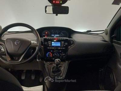 Lancia Ypsilon 1.0 FireFly 5 porte S&amp;S Hybrid Ecochic Silver Rosso usata Borgo San Dalmazzo